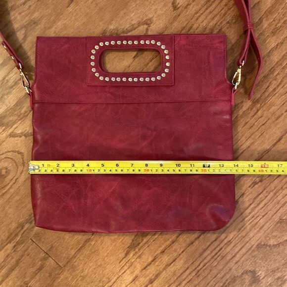 Ah-dorned dark red back with gold accents shoulder or cross body - Picture 4 of 14